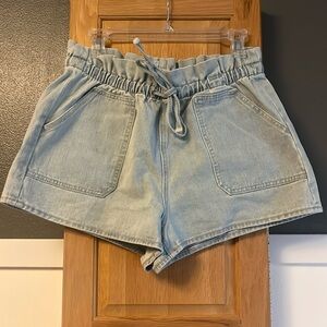 Vigoss size 31 paper bag denim shorts